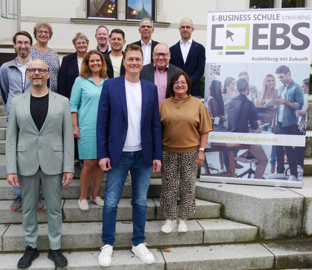 Kollegium der E-Business Schule Straubing im Schuljahr 2026/2027